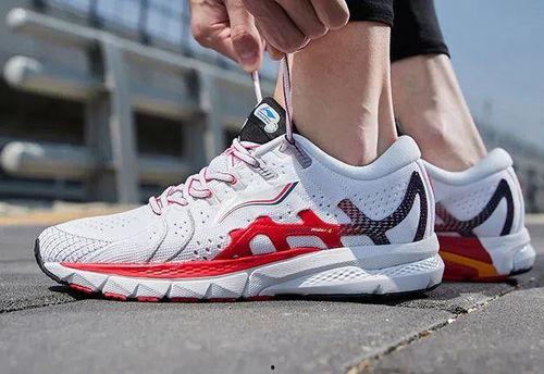 李宁跑鞋最新爆料图片,炫酷设计，科技感十足，领跑时尚潮流！”